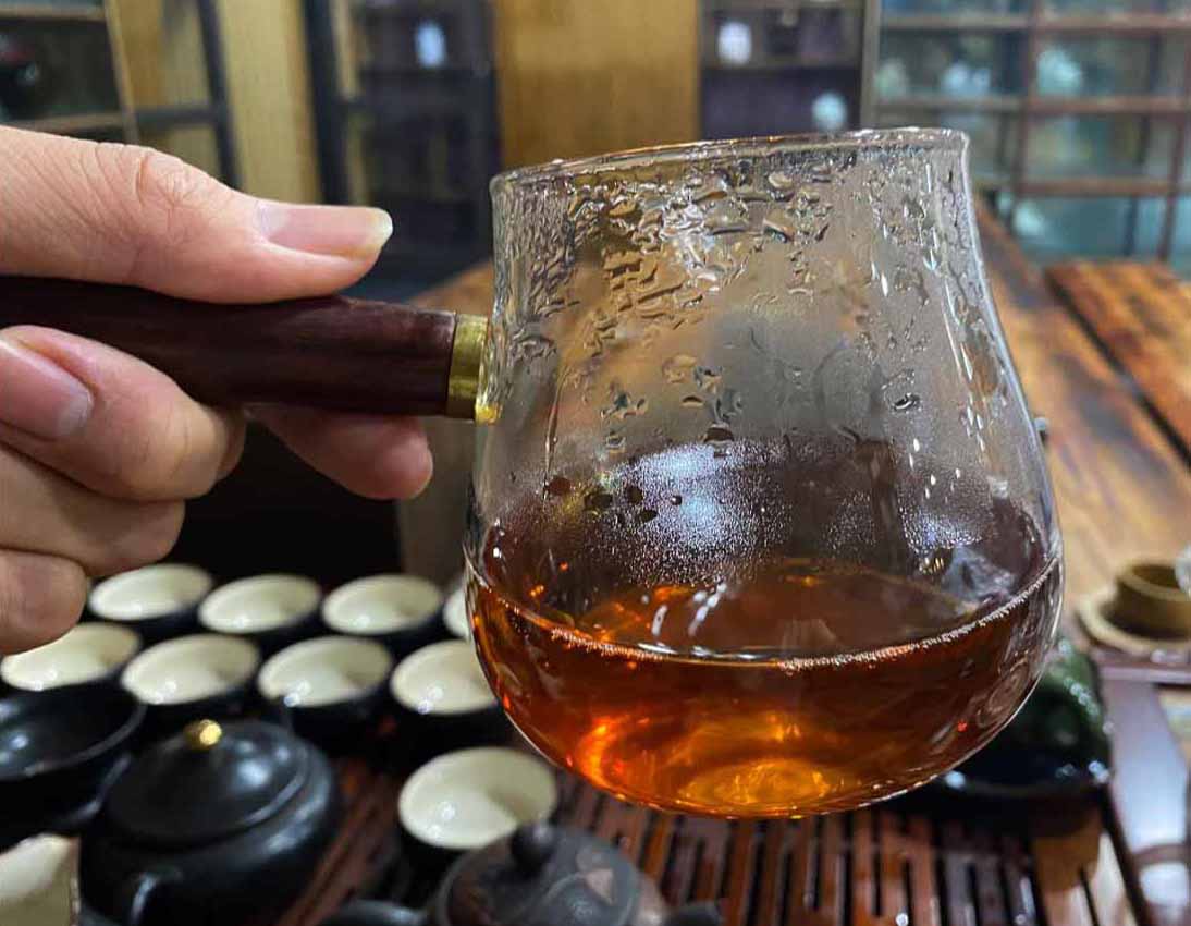 Nếu trà xanh được ưa chuộng nhiều ở châu Á thì hồng trà được sử dụng ở nhiều quốc gia khác nhau